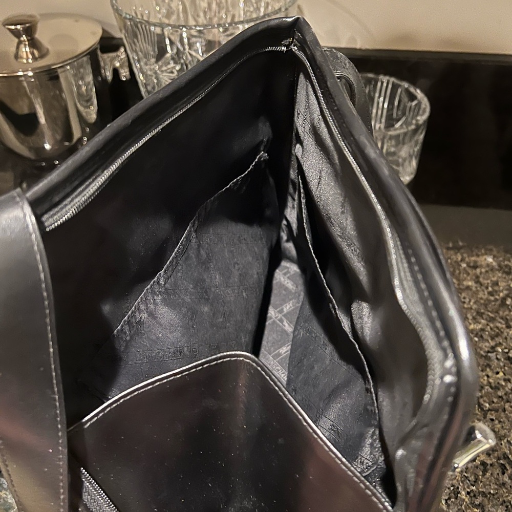 Longchamp Black Crossbody Bag Spacious Leather